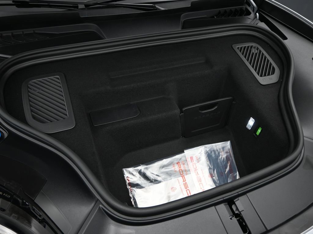 Used 2024 Porsche Macan 4 Electric w/ Premium Package image 9