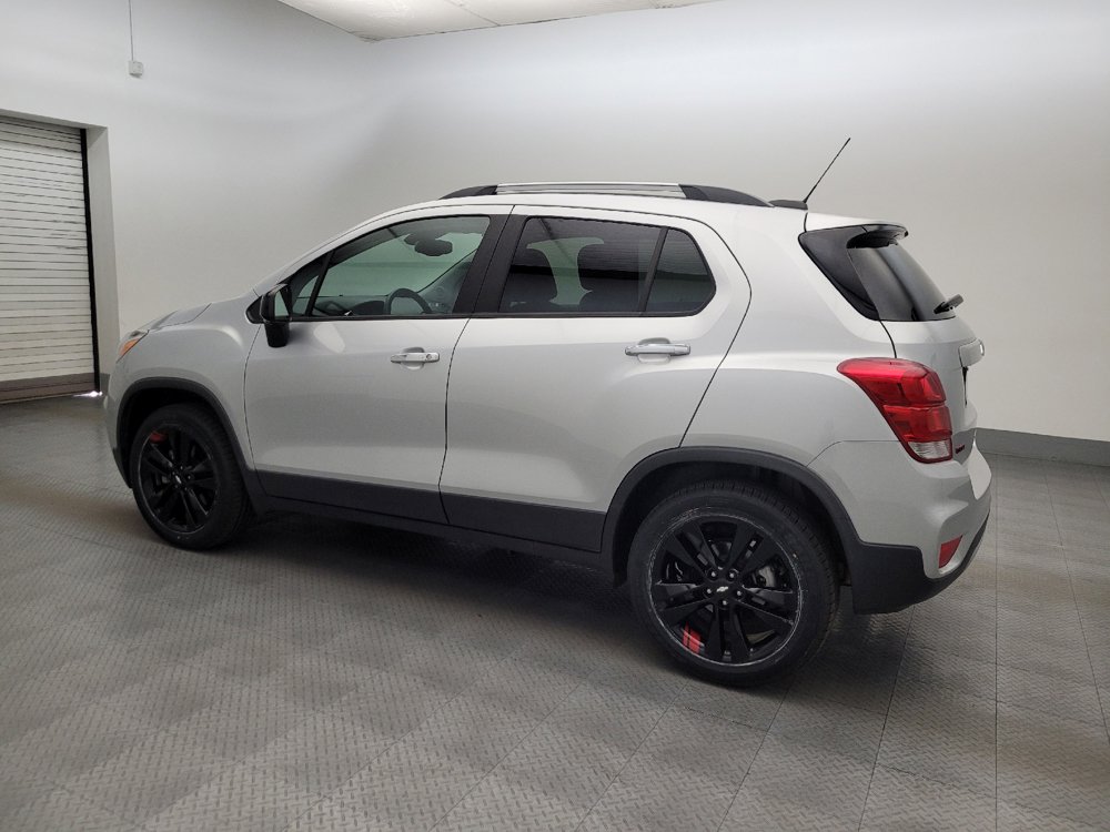 Used 2020 Chevrolet Trax LT w/ Redline Edition AWD/4WD image 3