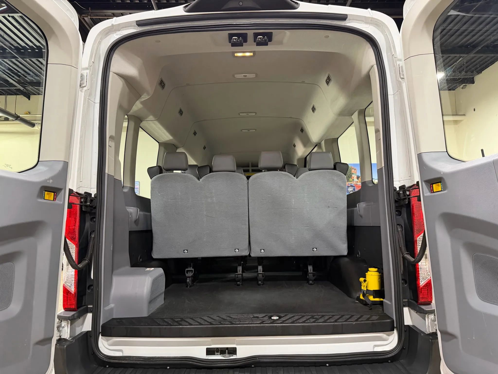 Used 2018 Ford Transit 350 XL image 28