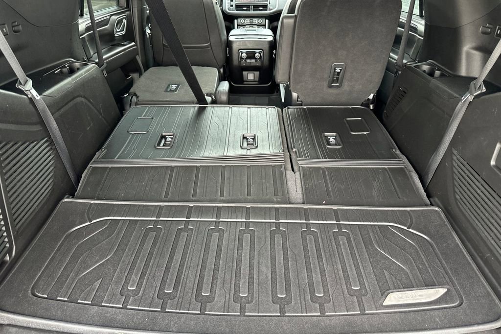 Used 2023 GMC Yukon SLT w/ SLT Premium Package AWD/4WD image 16