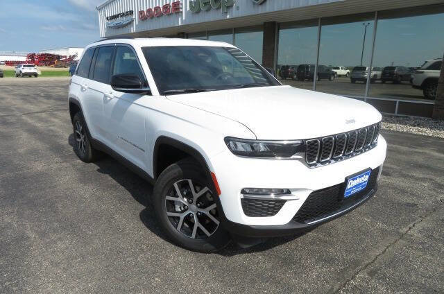 New 2025 Jeep Grand Cherokee Limited w/ Trailer Tow Package image 4