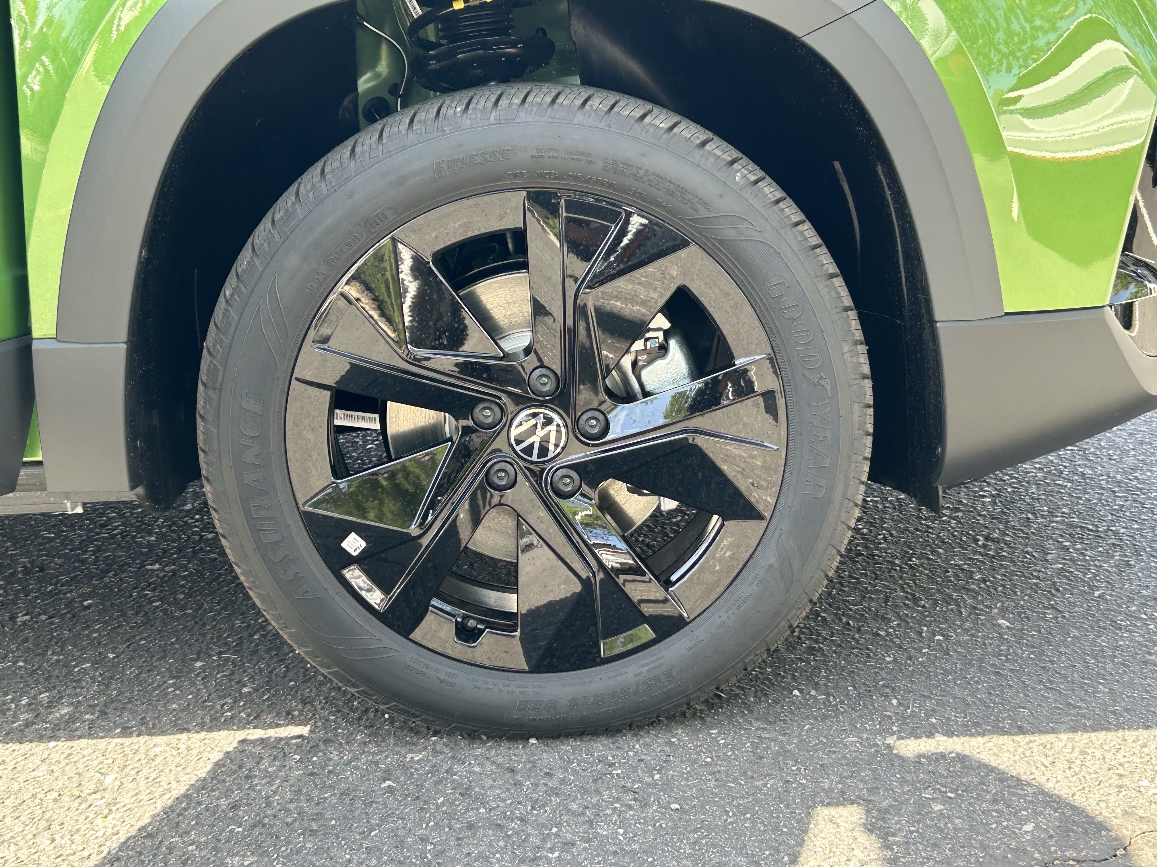 New 2026 Volkswagen Taos SE FWD image 6