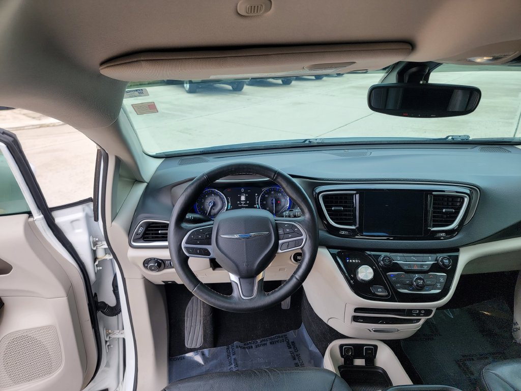 Used 2020 Chrysler Pacifica Touring-L Plus FWD image 19
