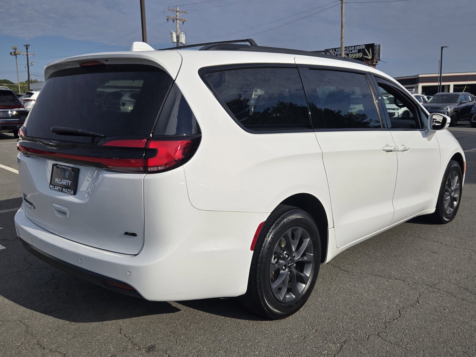 Used 2022 Chrysler Pacifica Touring-L w/ S Appearance Package image 3