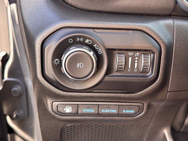 Used 2022 Jeep Wrangler Unlimited Sahara w/ Cold Weather Group AWD/4WD image 18