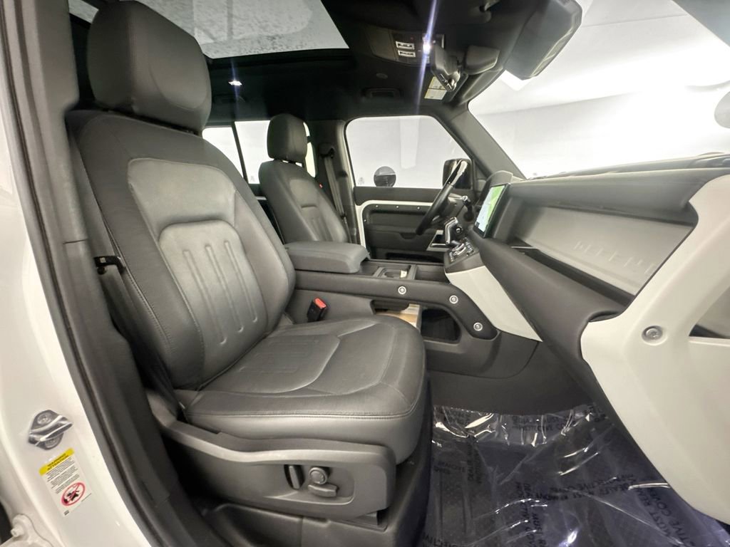 Certified 2022 Land Rover Defender 110 X-Dynamic SE AWD/4WD image 28