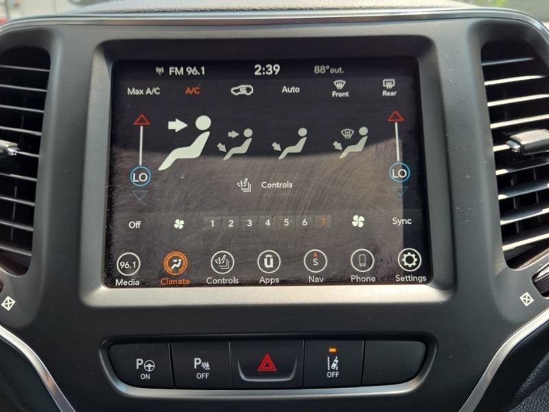 Used 2023 Jeep Cherokee Altitude Lux AWD/4WD image 35