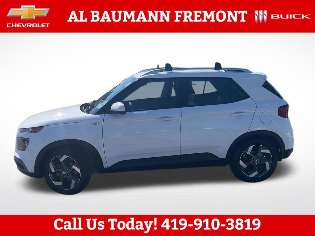 Used 2021 Hyundai Venue SEL w/ Premium Package FWD image 3