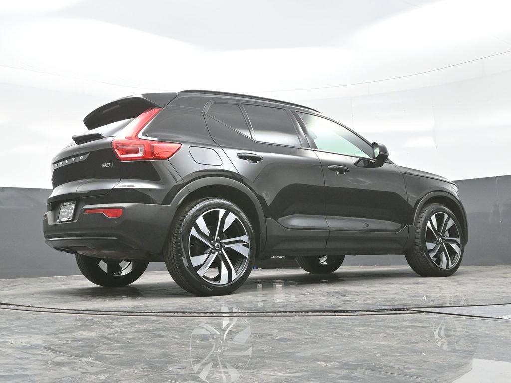Used 2025 Volvo XC40 B5 Plus image 25