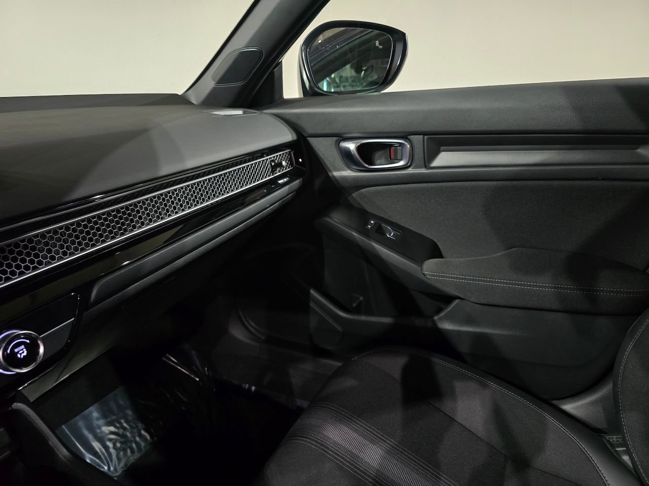 Used 2025 Honda Civic Sport image 27