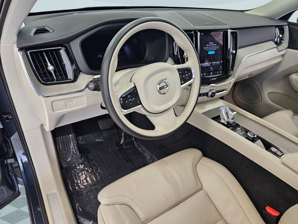 Used 2023 Volvo XC60 B5 Ultimate w/ Climate Package image 12
