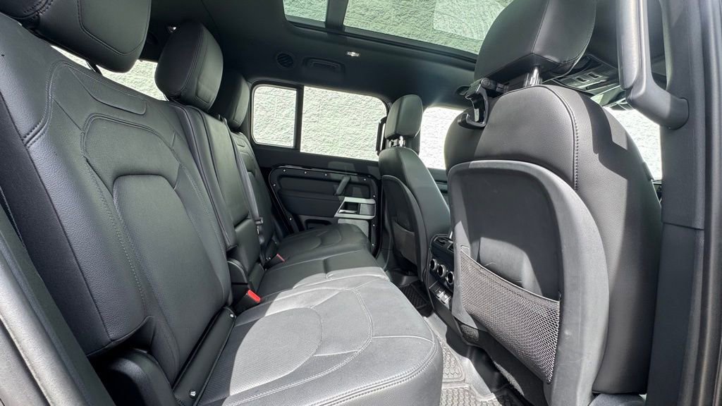 Used 2023 Land Rover Defender 130 SE image 10