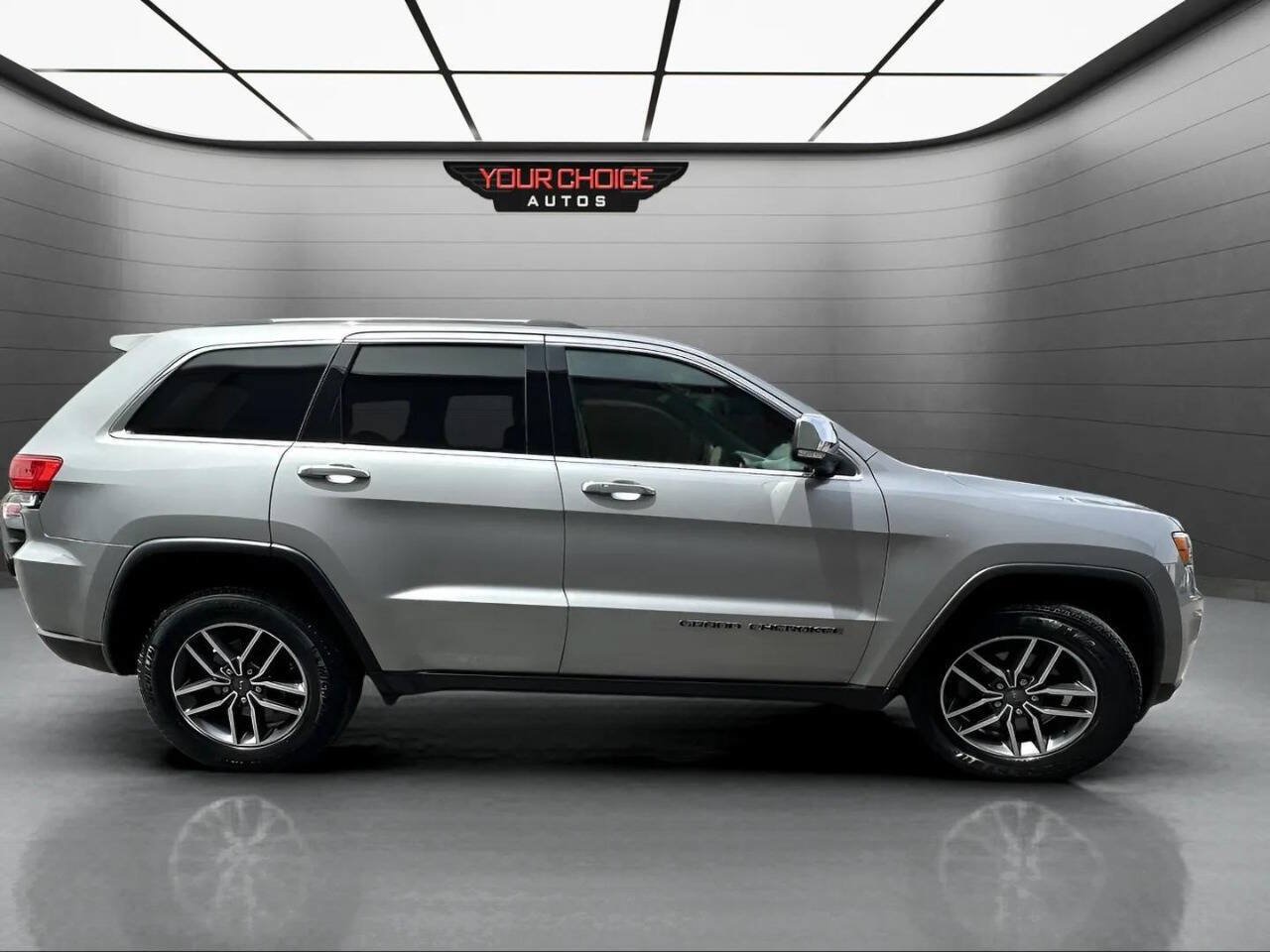 Used 2019 Jeep Grand Cherokee Limited AWD/4WD image 4