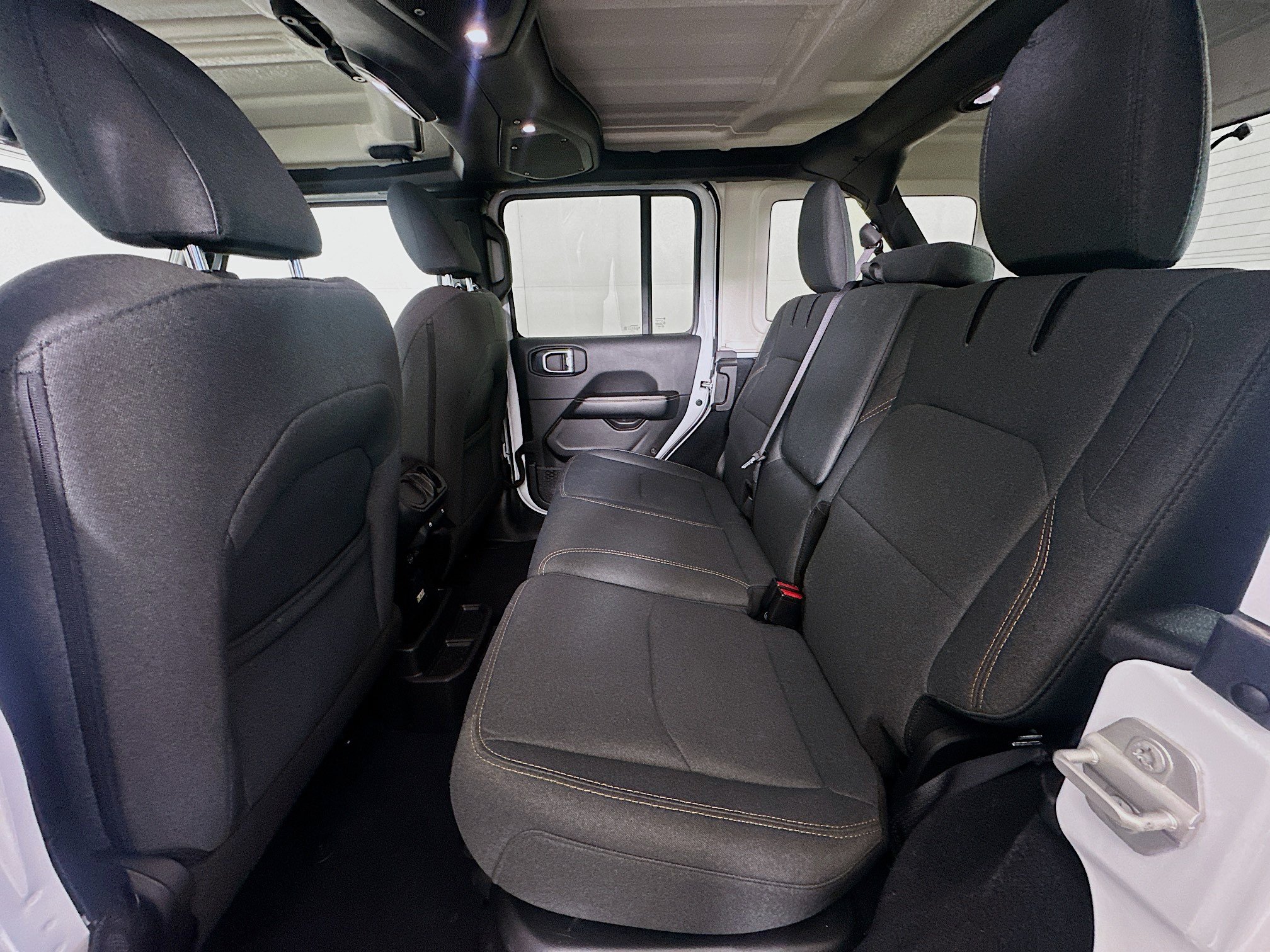 Used 2024 Jeep Wrangler Unlimited Sahara AWD/4WD image 25