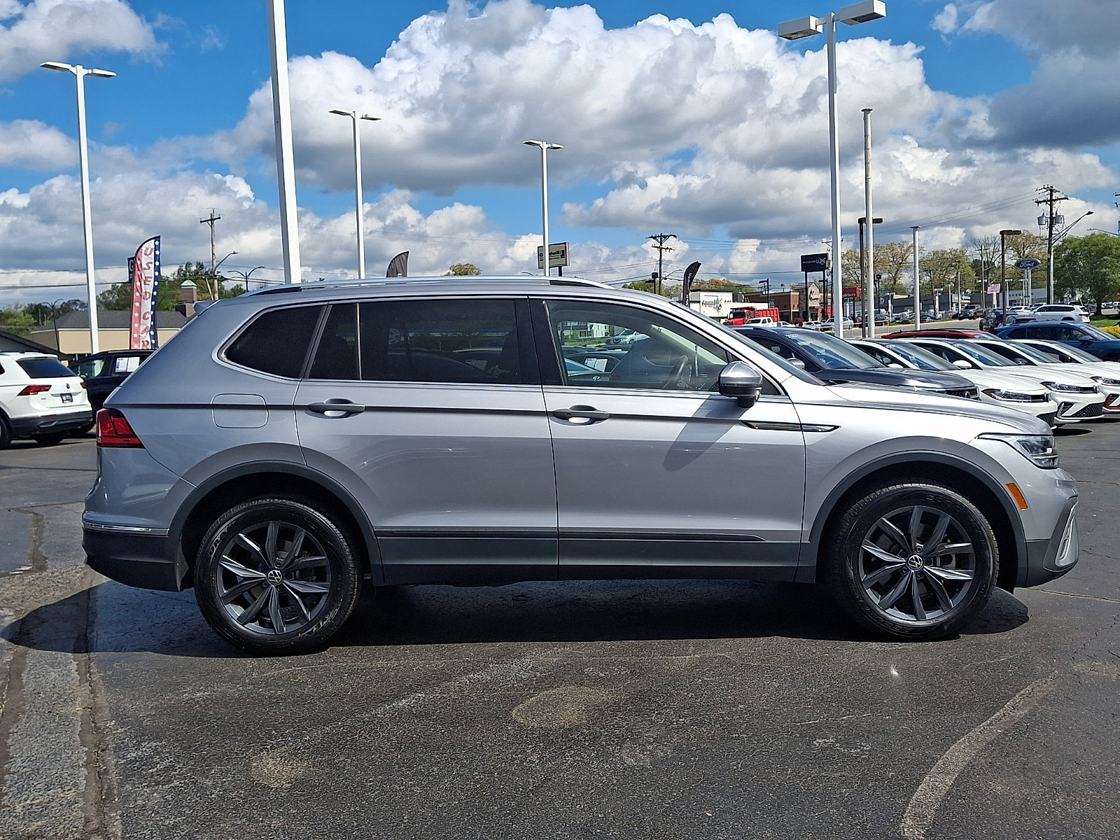 Certified 2022 Volkswagen Tiguan SE AWD/4WD image 7