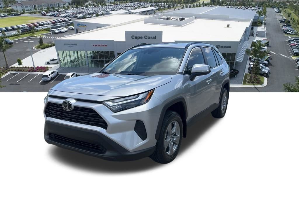 Used 2025 Toyota RAV4 XLE FWD image 3
