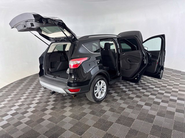 Used 2018 Ford Escape SE w/ Ford Safe & Smart Package FWD image 17