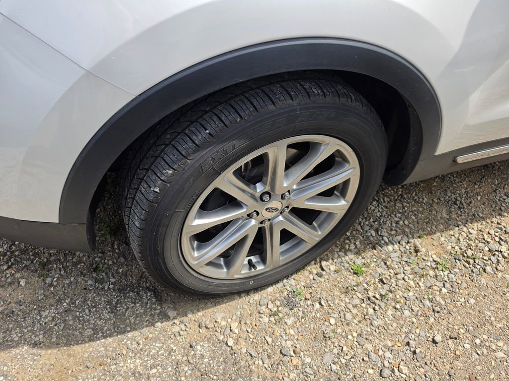 Used 2017 Ford Explorer Limited FWD image 3