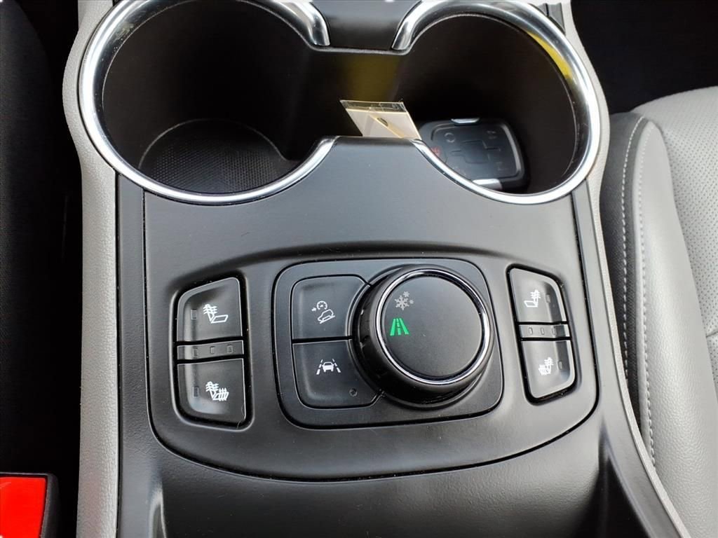 Used 2024 GMC Terrain SLT image 20