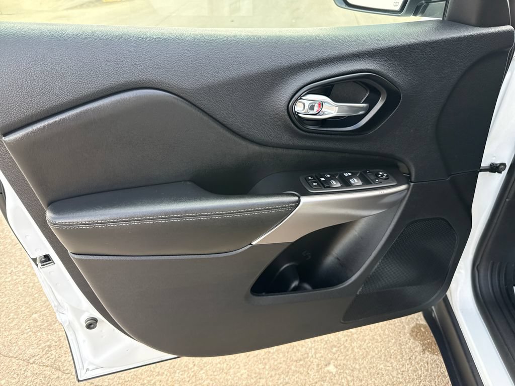 Used 2022 Jeep Cherokee Latitude Lux FWD image 10