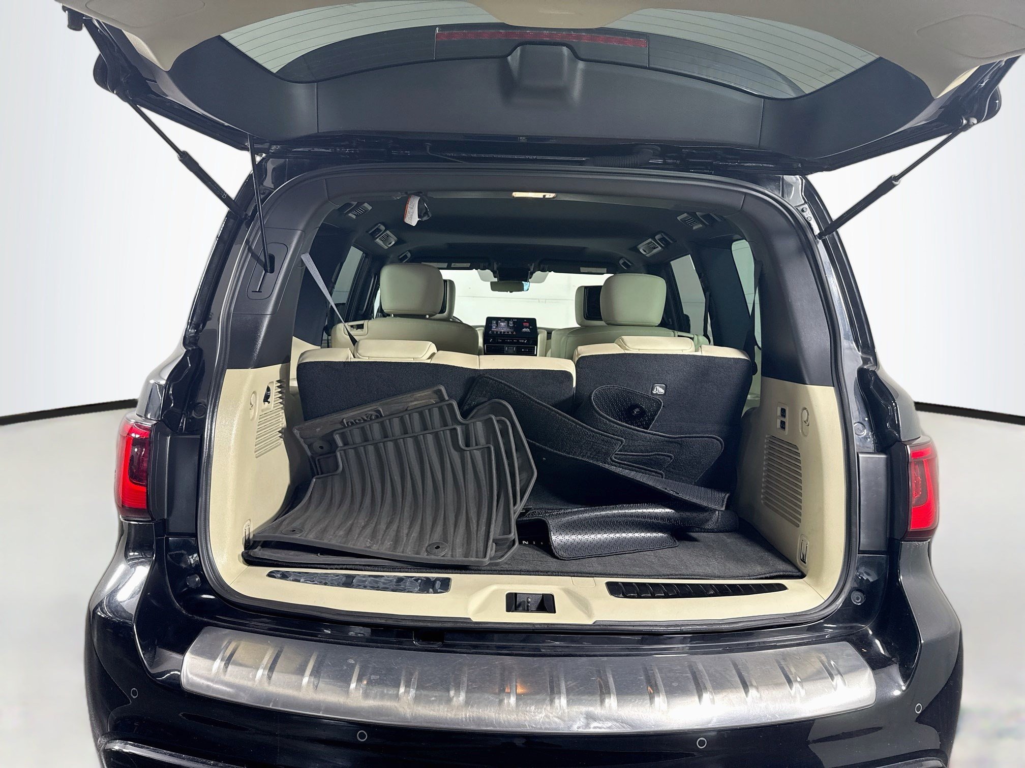 Used 2023 INFINITI QX80 Sensory w/ Cargo Package AWD/4WD image 16