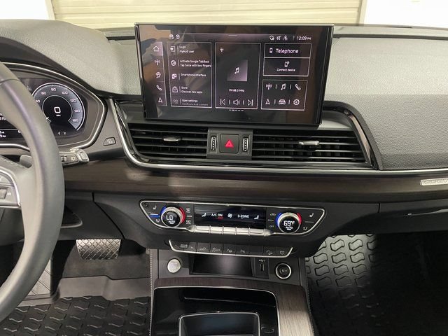 Used 2024 Audi Q5 e Prestige w/ Prestige Package AWD/4WD image 17