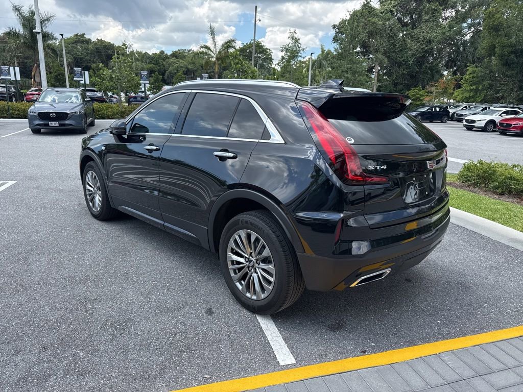Used 2024 Cadillac XT4 Premium Luxury FWD image 9