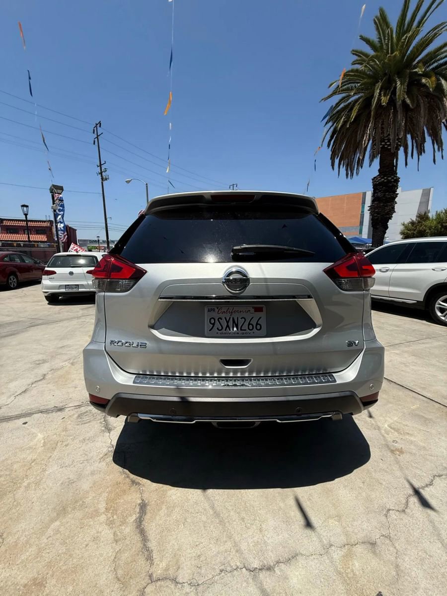 Used 2019 Nissan Rogue SV w/ Premium Package image 6