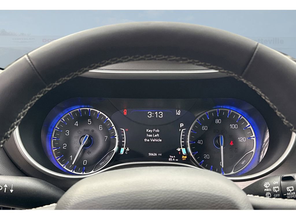 Used 2024 Chrysler Pacifica Touring-L image 16