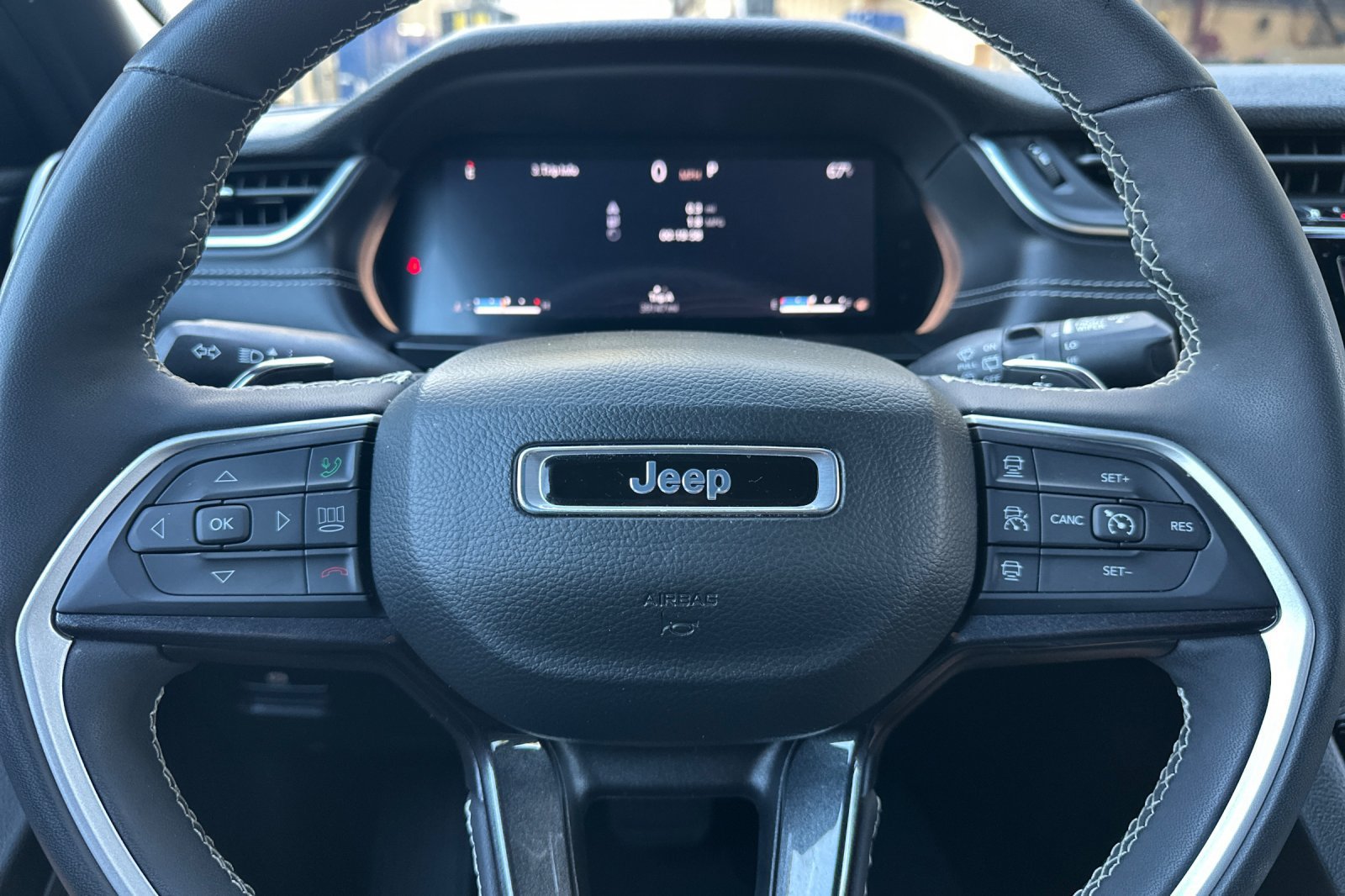 Used 2023 Jeep Grand Cherokee L Laredo AWD/4WD image 23