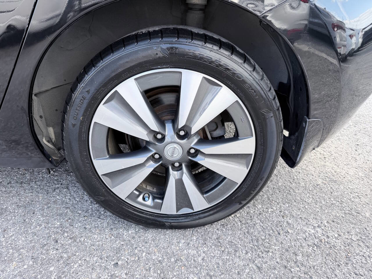 Used 2015 Nissan Leaf SL w/ Premium Package image 9