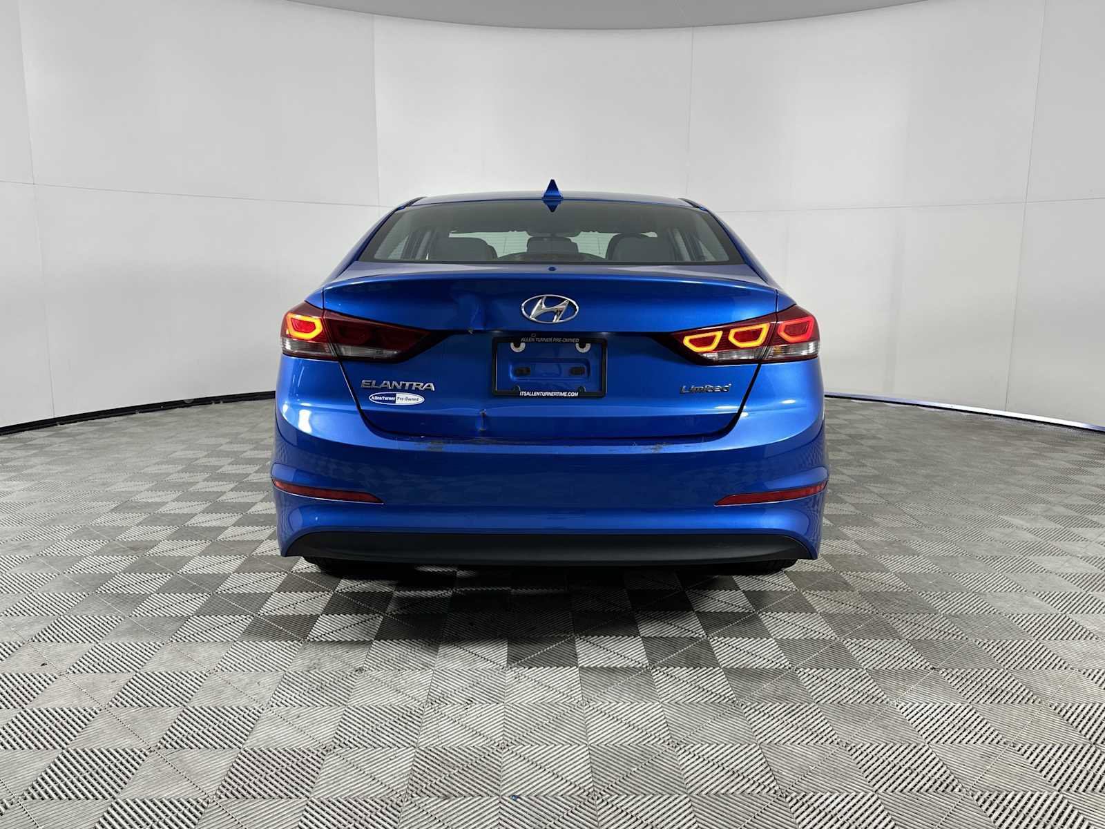 Used 2017 Hyundai Elantra Limited image 7