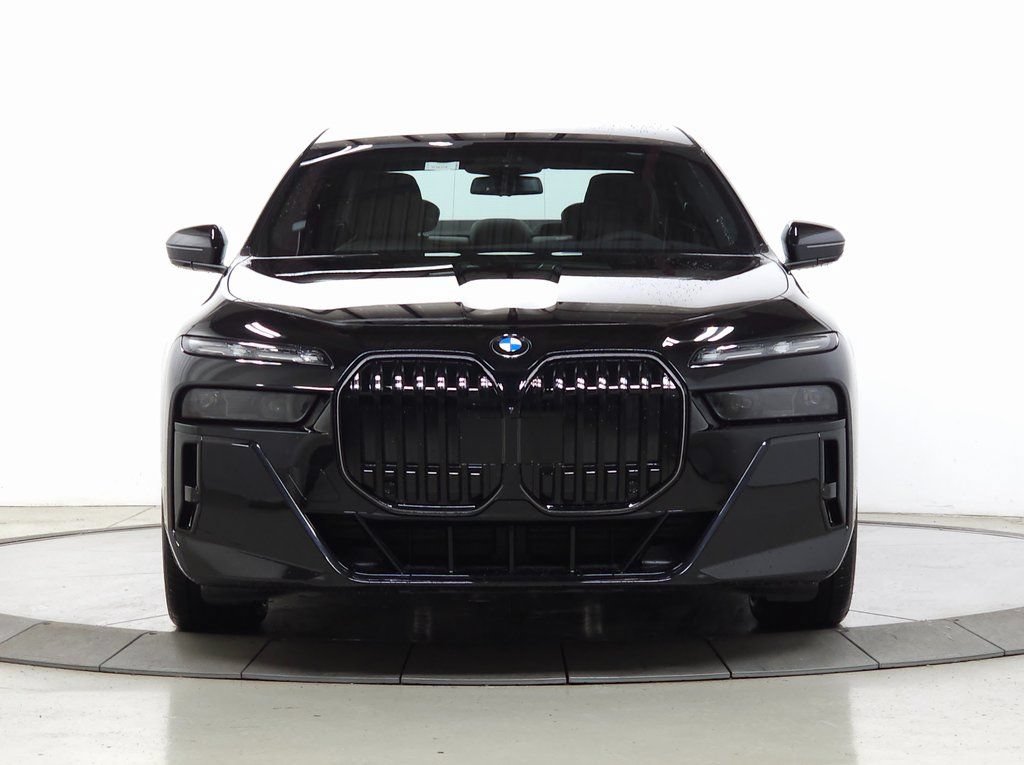 Used 2026 BMW 760i xDrive w/ Executive Package AWD/4WD video 2