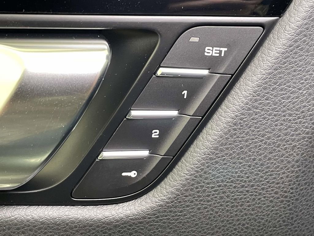 New 2026 Porsche Macan Turbo image 37