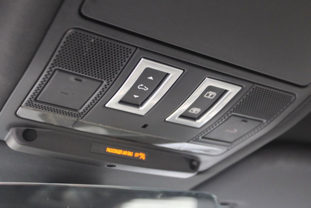 Used 2022 Land Rover Defender 110 X-Dynamic SE image 24