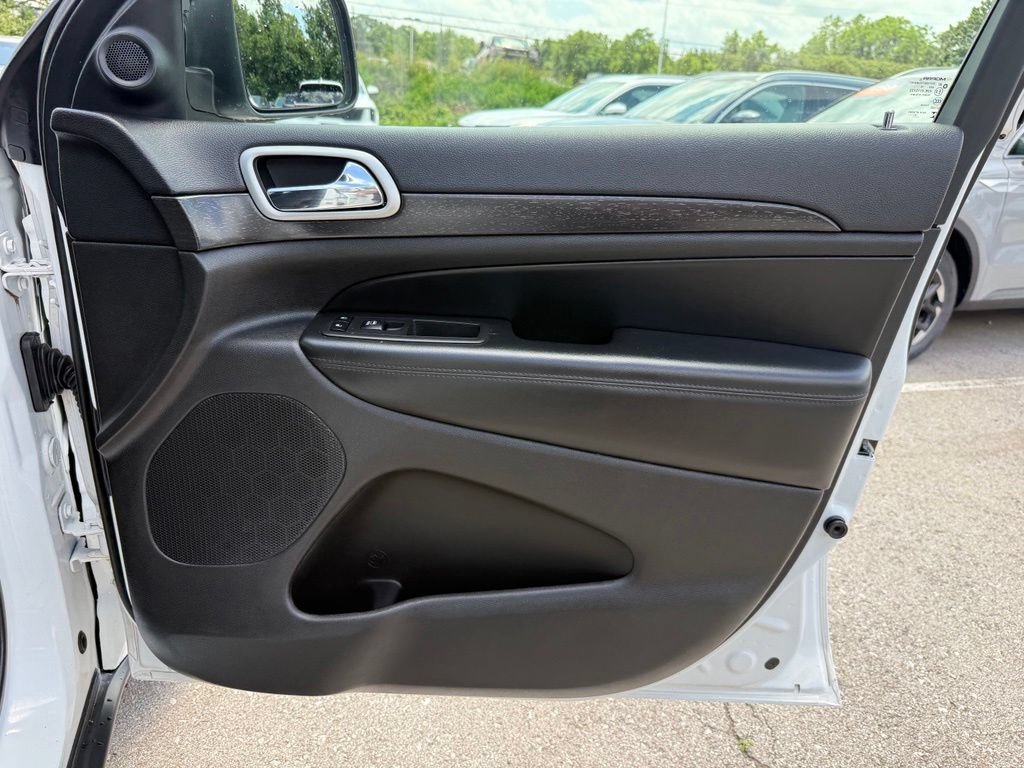 Used 2018 Jeep Grand Cherokee Laredo RWD image 21