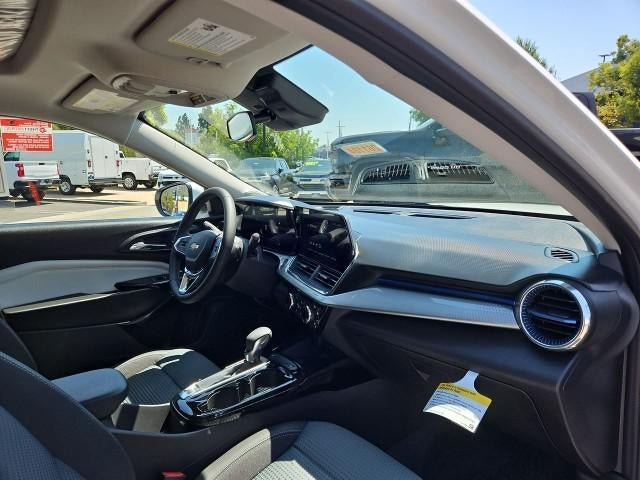 New 2026 Chevrolet Trax LT w/ Sunroof Package FWD image 28