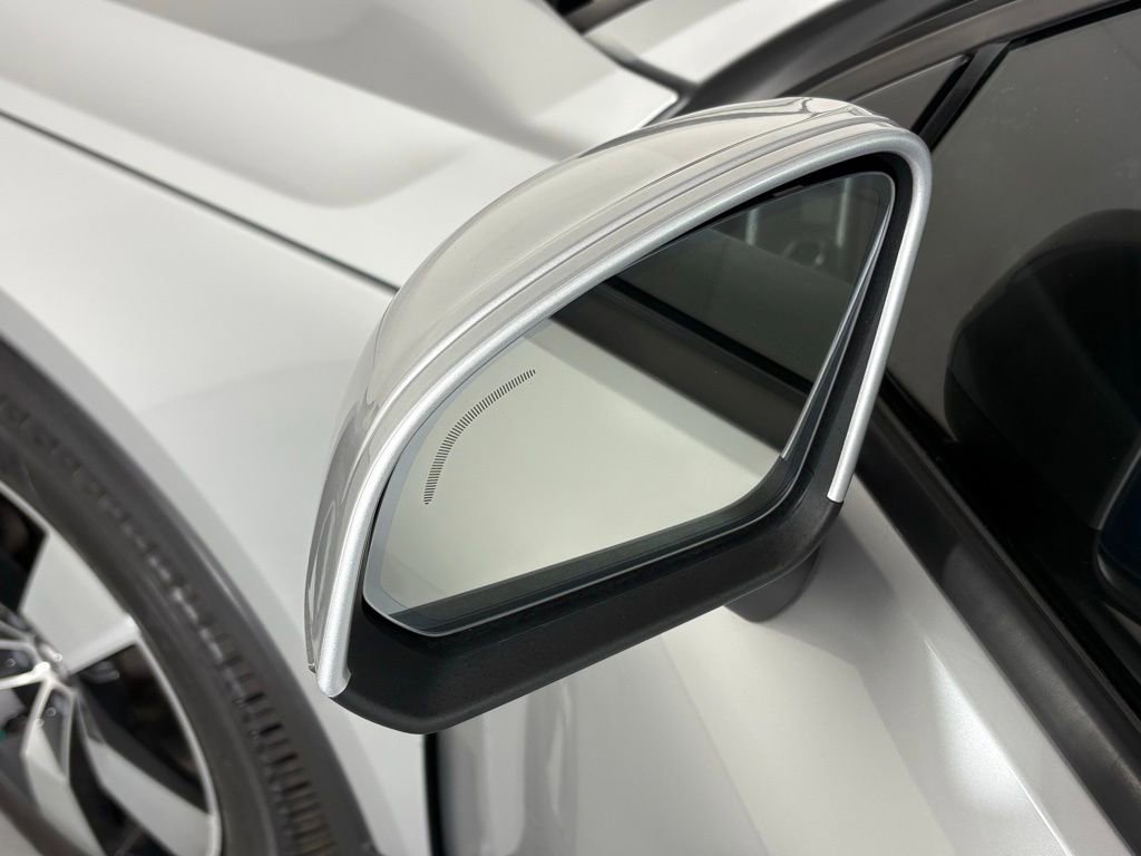 Used 2019 Volvo XC40 T5 Momentum AWD/4WD image 13