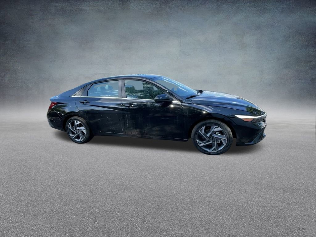 New 2025 Hyundai Elantra Limited image 26