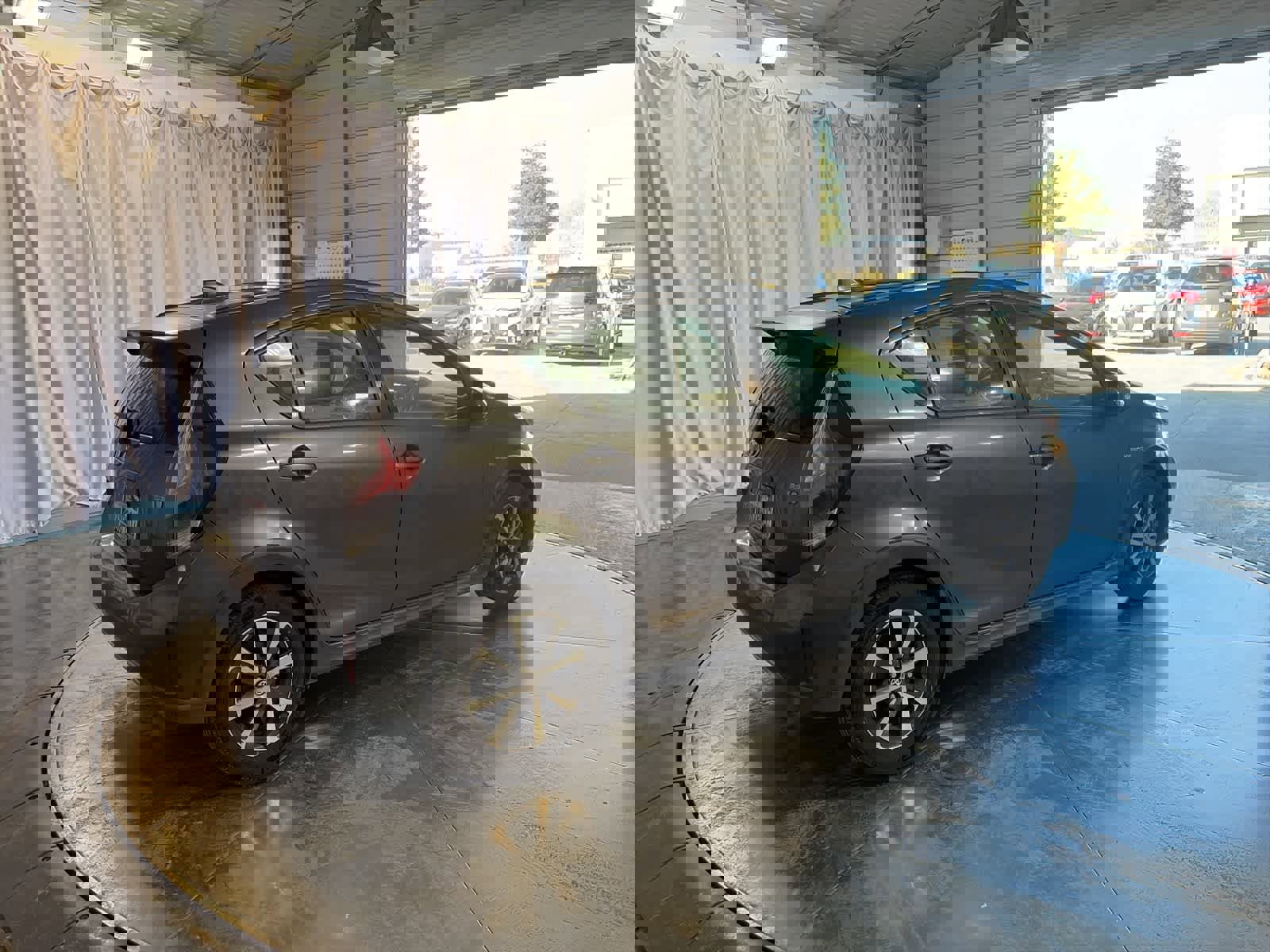 Used 2018 Toyota Prius C One image 9