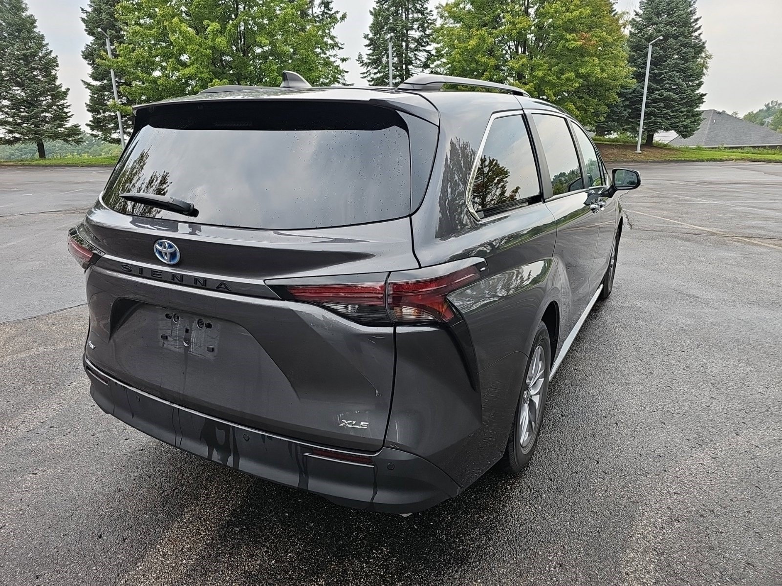 Used 2025 Toyota Sienna XLE FWD image 6