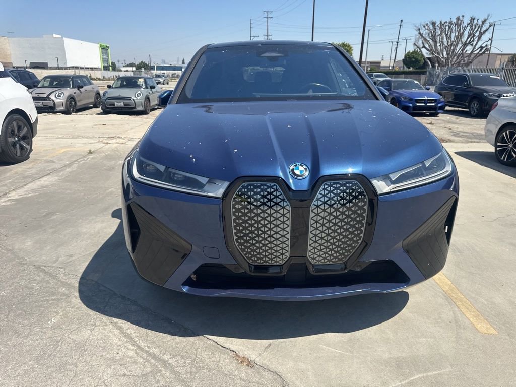 Used 2023 BMW iX xDrive50 w/ Sport Package AWD/4WD image 10