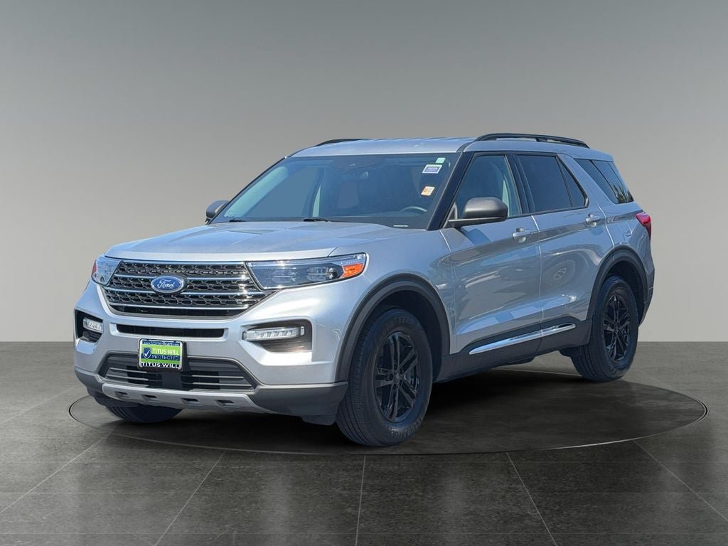 Used 2023 Ford Explorer XLT w/ Equipment Group 202A AWD/4WD image 3