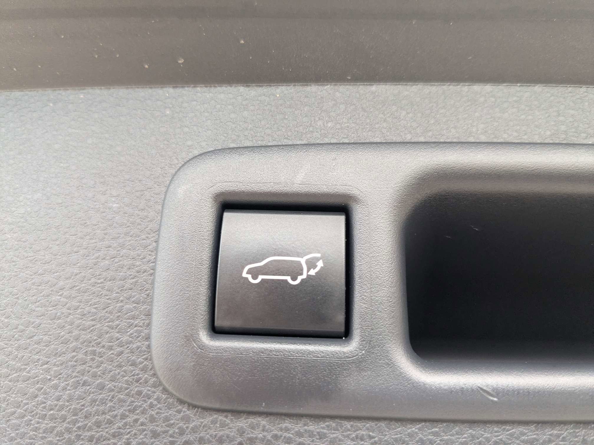 Used 2023 Toyota Highlander LE FWD image 16