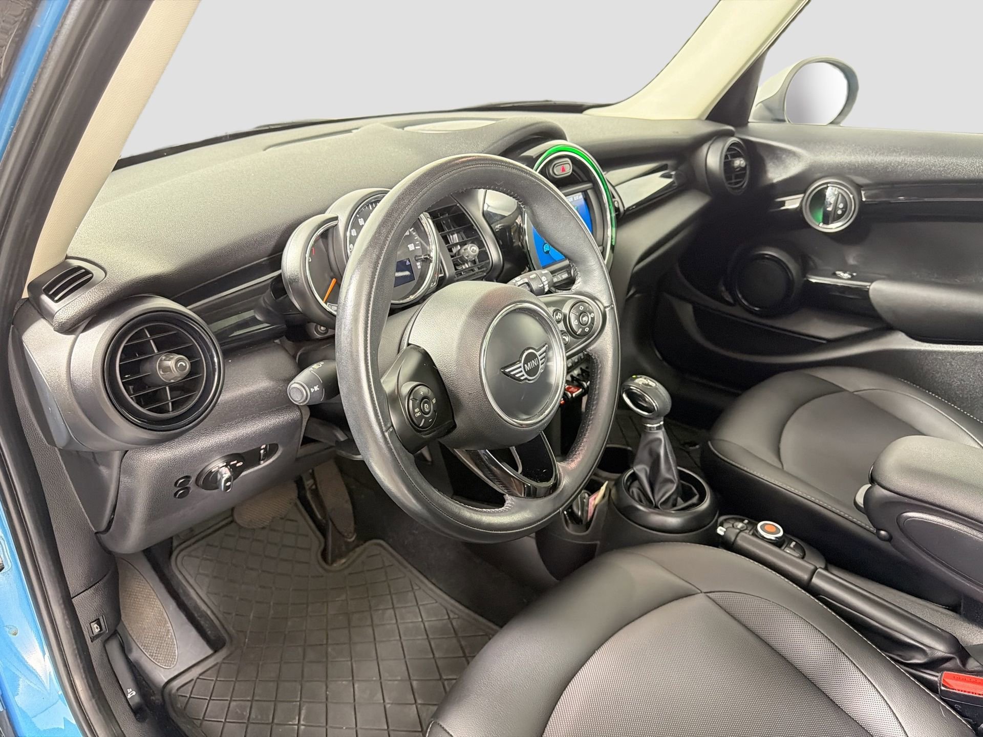 Used 2019 MINI Cooper 4-Door Hardtop w/ Storage Package image 11