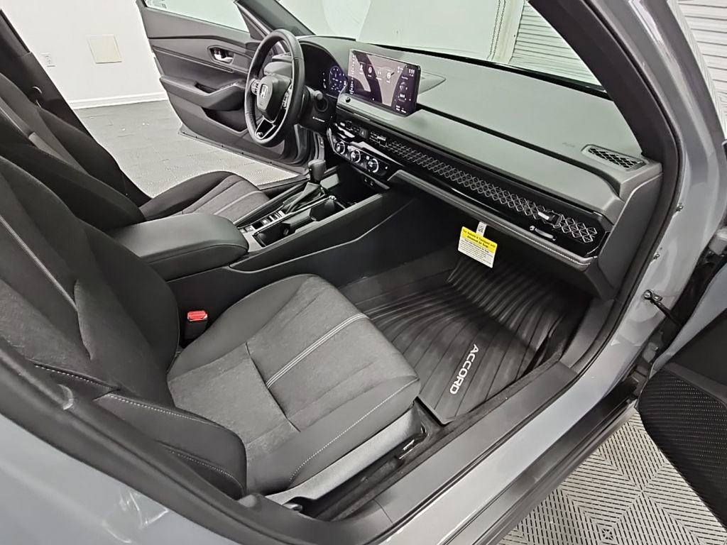 Used 2025 Honda Accord Sport image 38