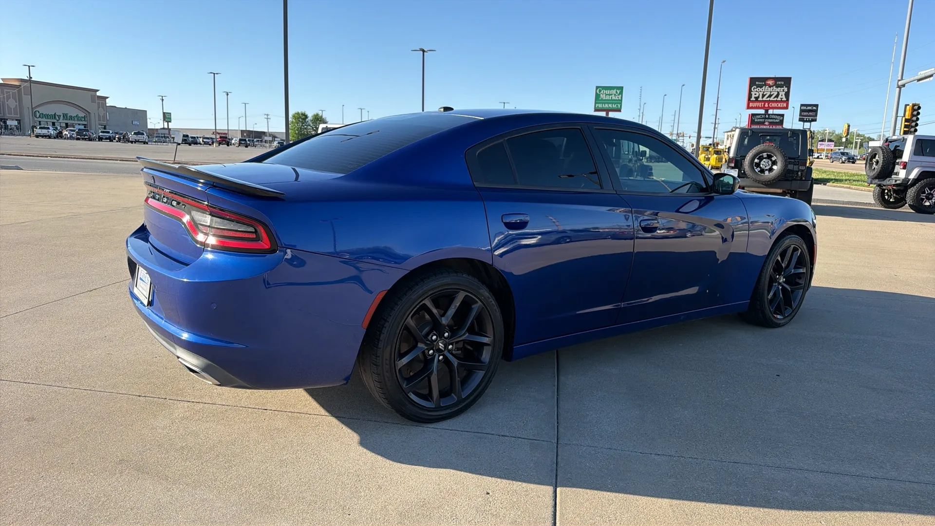 Used 2019 Dodge Charger SXT w/ Blacktop Package RWD image 21