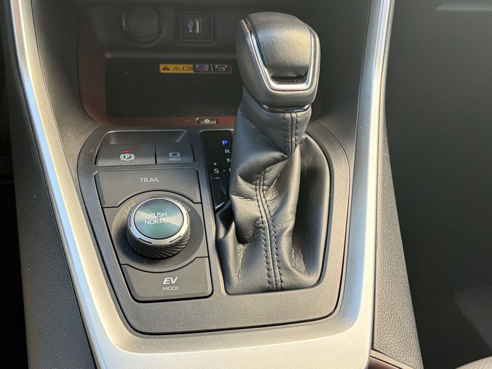 Used 2024 Toyota RAV4 Limited w/ Advanced Technology Package image 19