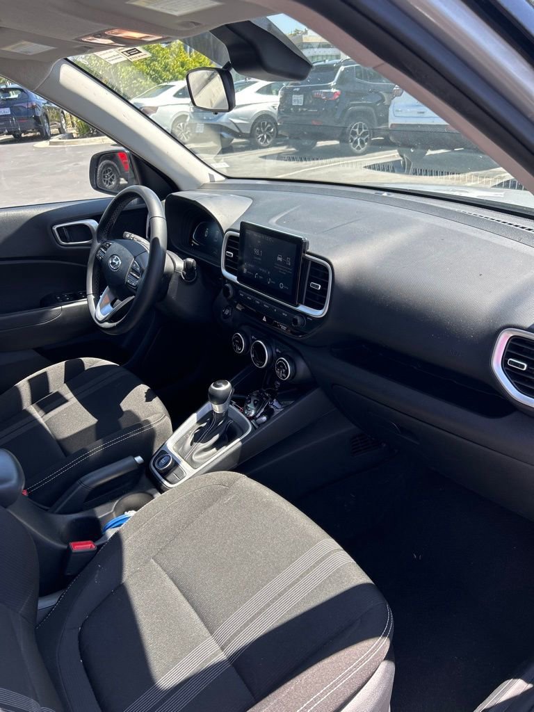 Used 2025 Hyundai Venue SEL FWD image 13