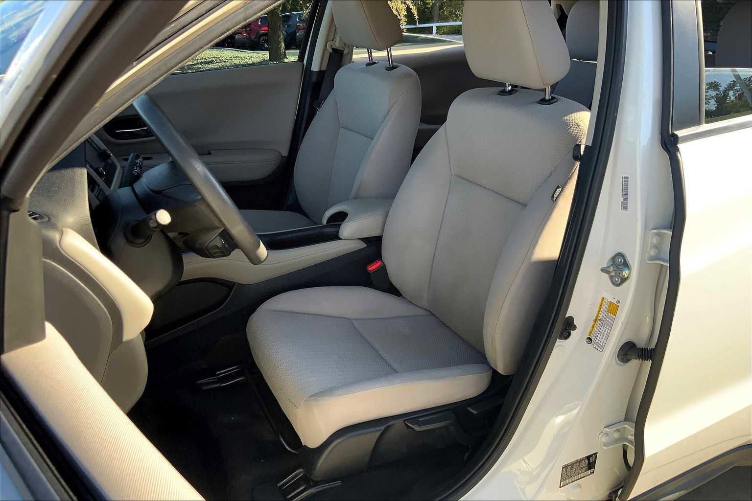 Used 2018 Honda HR-V LX image 7